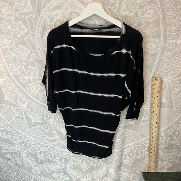 ADORABLE WHITE STRIPE BLACK SHIRT TOP TIE DYE SO COOL M MEDIIM - Picture 4 of 9